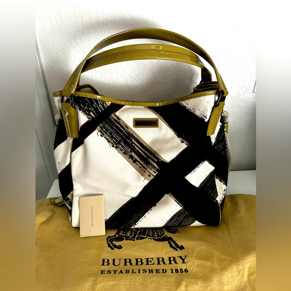 BURBERRY Nova Check Patent Hobo Shoulder Bag